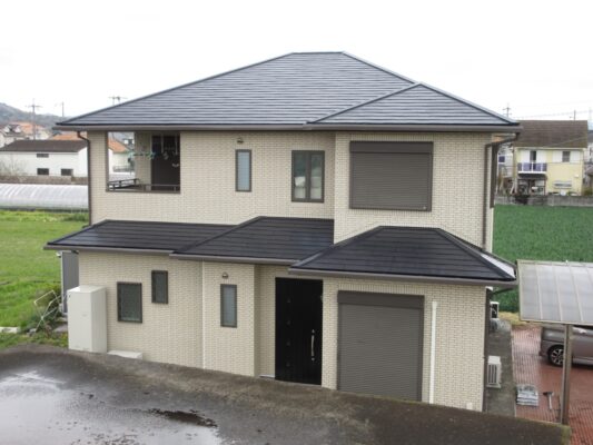 【紀の川市】　Ｓ様邸　屋根・付帯部塗装工事<br>『耐候色のブラックの屋根が際立つ素敵なお家に…✧₊°』