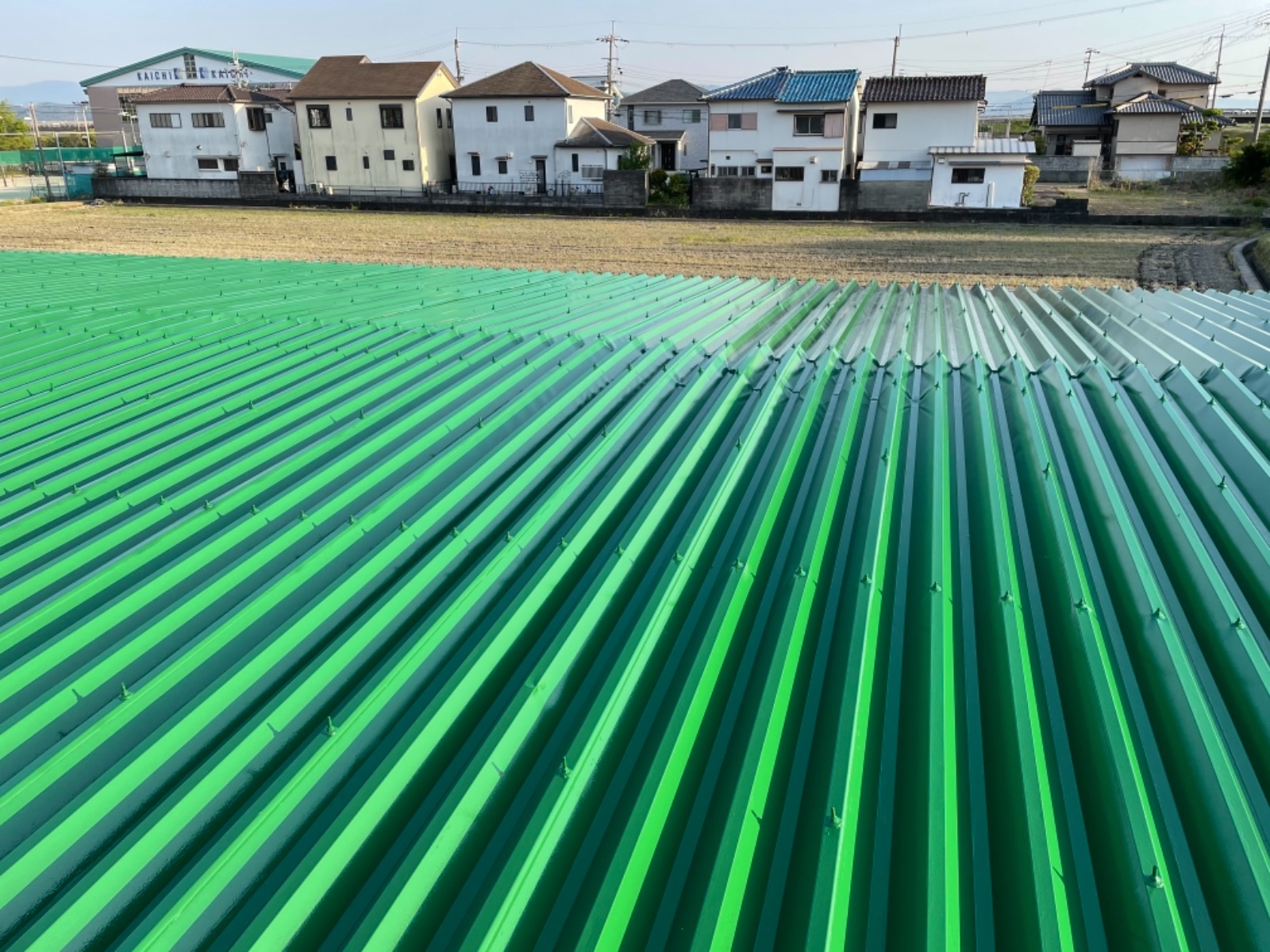 【和歌山市】屋根塗装・Y様アパート<br>『仕上がり性に優れ、高い光沢のある塗料で<br>鮮やかな緑色の屋根へ生まれ変わりました…✧₊°』6