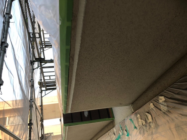 【紀の川市】　Ｙ様邸　外壁塗装・付帯部塗装工事<br>『ベージュの外壁にグリーンの付帯部とレンガ張りのアクセントが素敵な仕上がりのお家に…✧₊°』20