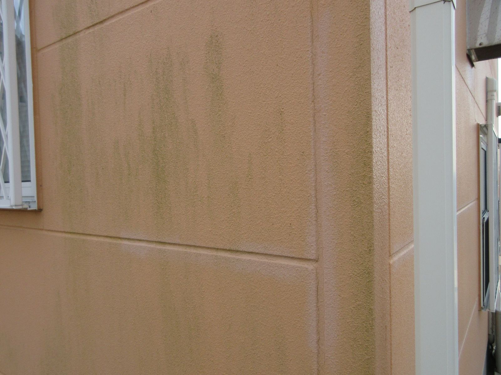 【和歌山市】外壁塗装・U様邸<br>『紫外線による色褪せを抑止し思い出のあるオレンジの外壁にこだわった明るい印象のお家に…✧₊°』　　　　　　　　　　　　　　　　3
