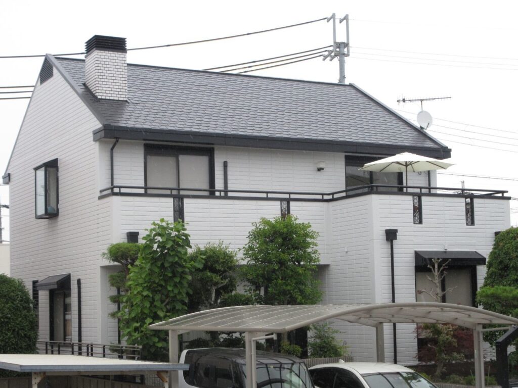 【岩出市】　I様邸　外壁塗装・屋根塗装工事<br>『ライトグレーの外壁とブラックの屋根が上品でシックな仕上がりに…✧₊°』2