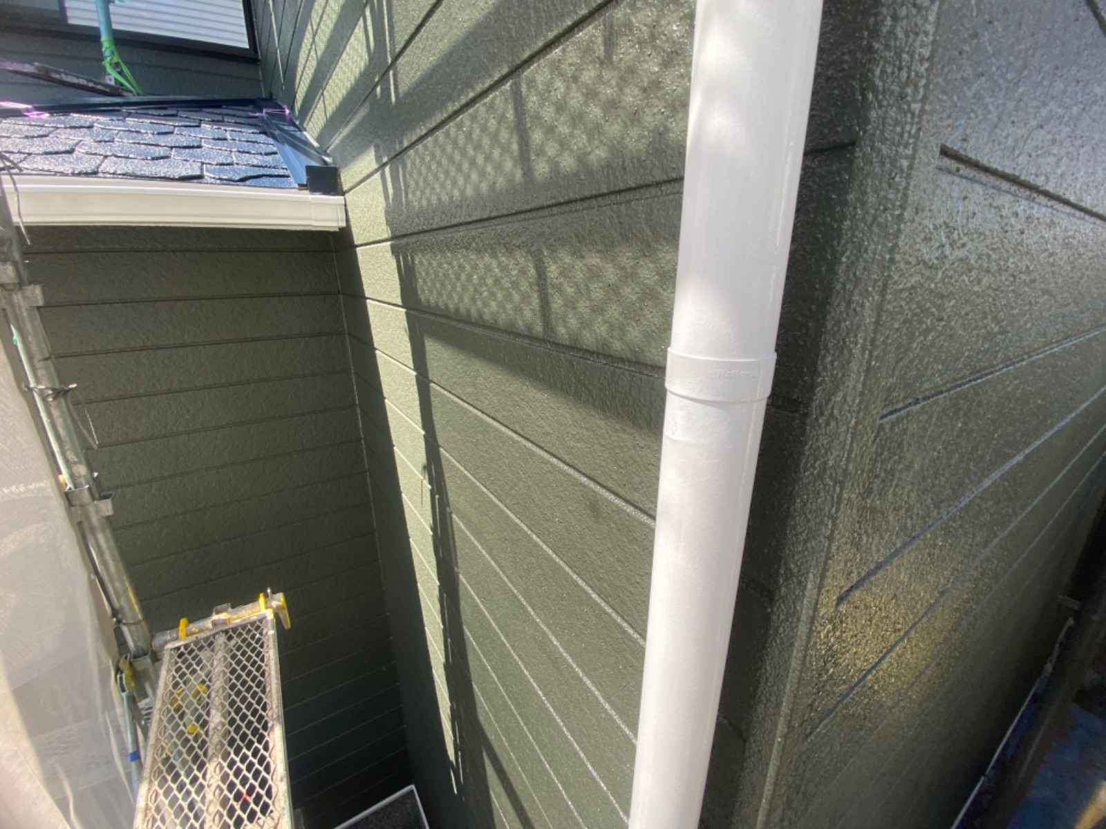 【泉南市】　N様邸　外壁塗装・屋根塗装工事<br>『エバーグリーンの外壁にモスグリーンのアクセントがセンス抜群のお洒落な仕上がりに…✧₊°』10