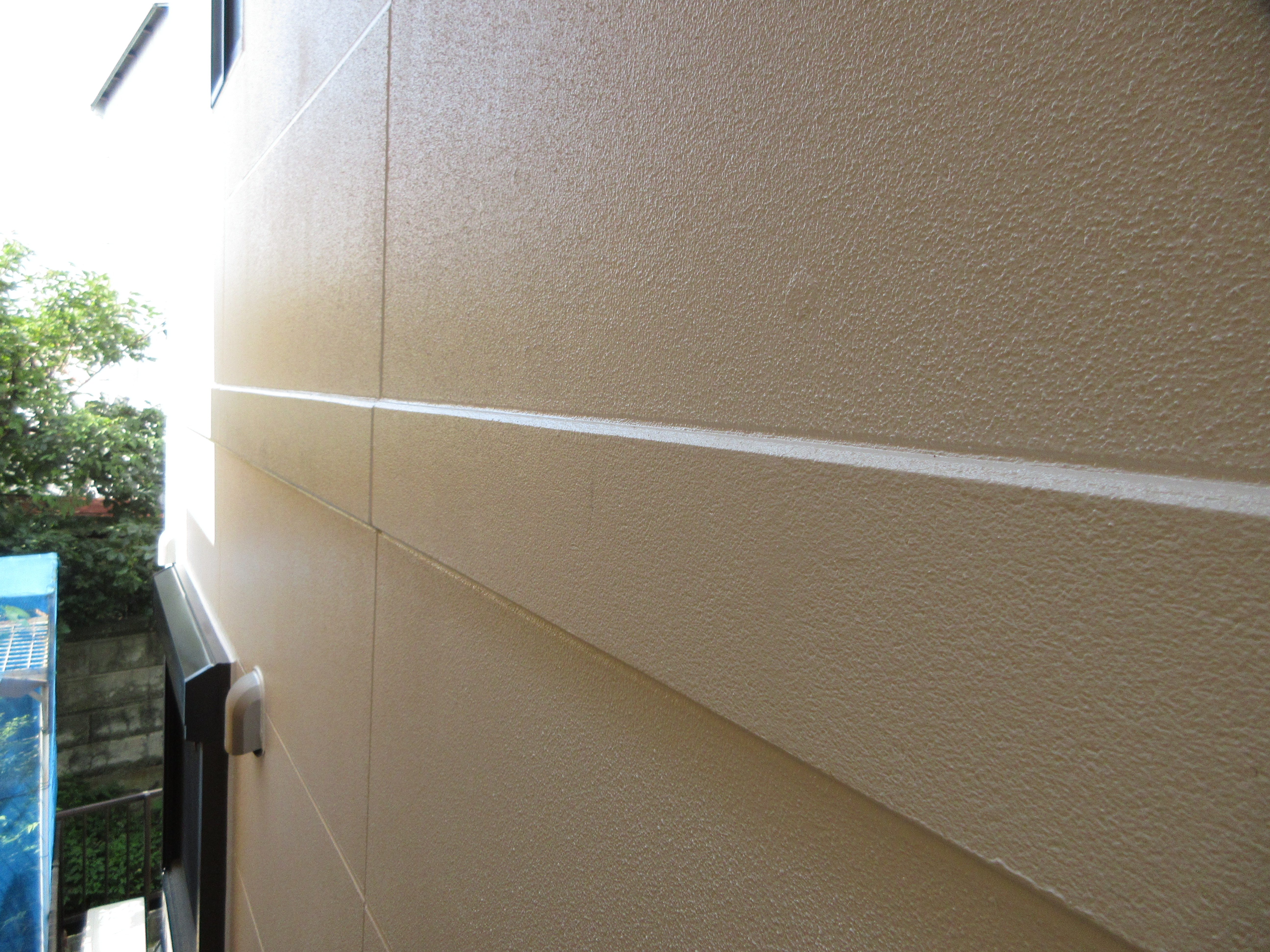 【和歌山市】K様邸<br>『ウッド調の玄関ドアが引き立つライトグレーの外壁でナチュラルな印象の仕上がりに…✧₊°』インテグラルコート塗布10