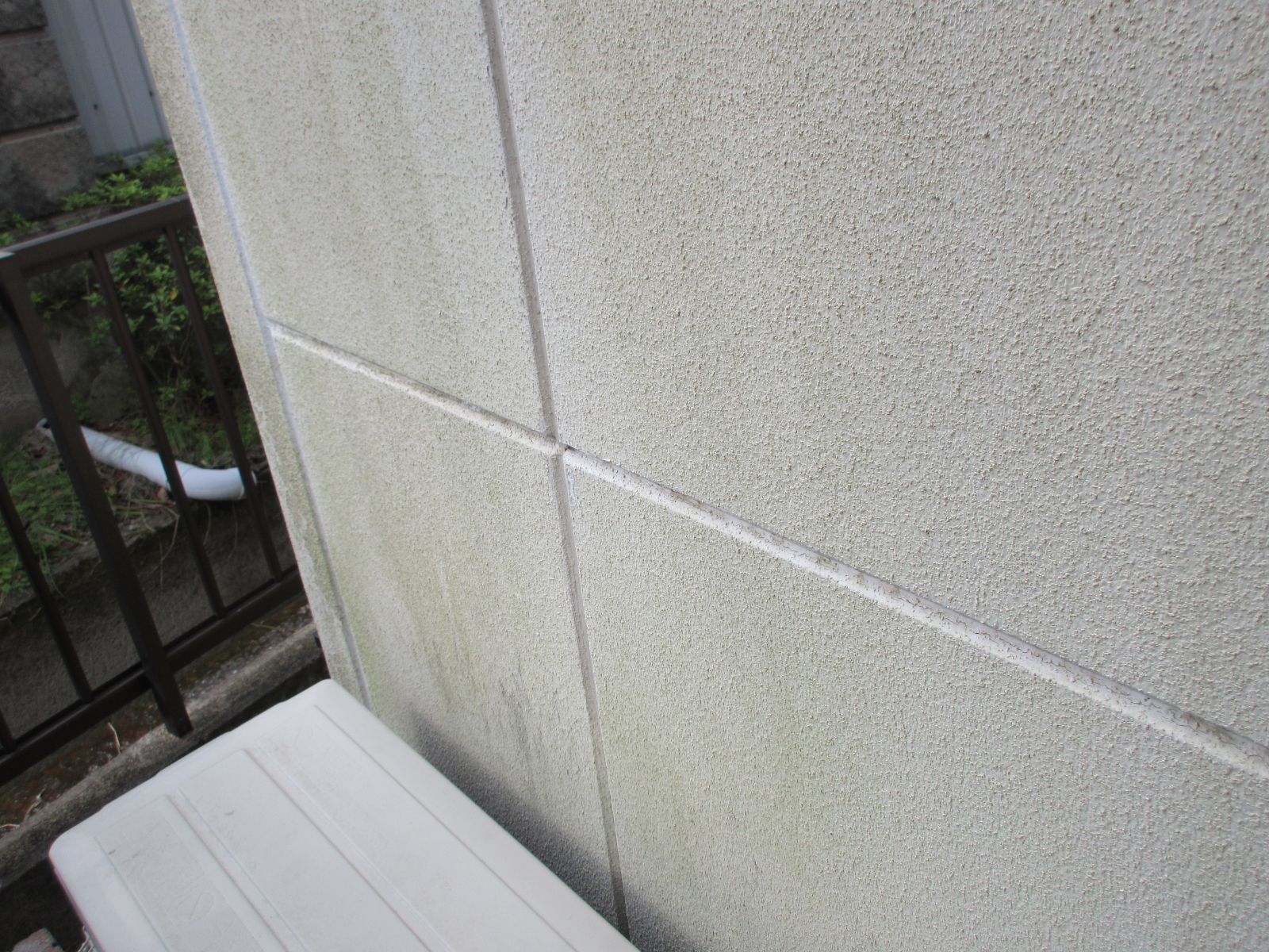 【和歌山市】K様邸<br>『ウッド調の玄関ドアが引き立つライトグレーの外壁でナチュラルな印象の仕上がりに…✧₊°』インテグラルコート塗布7