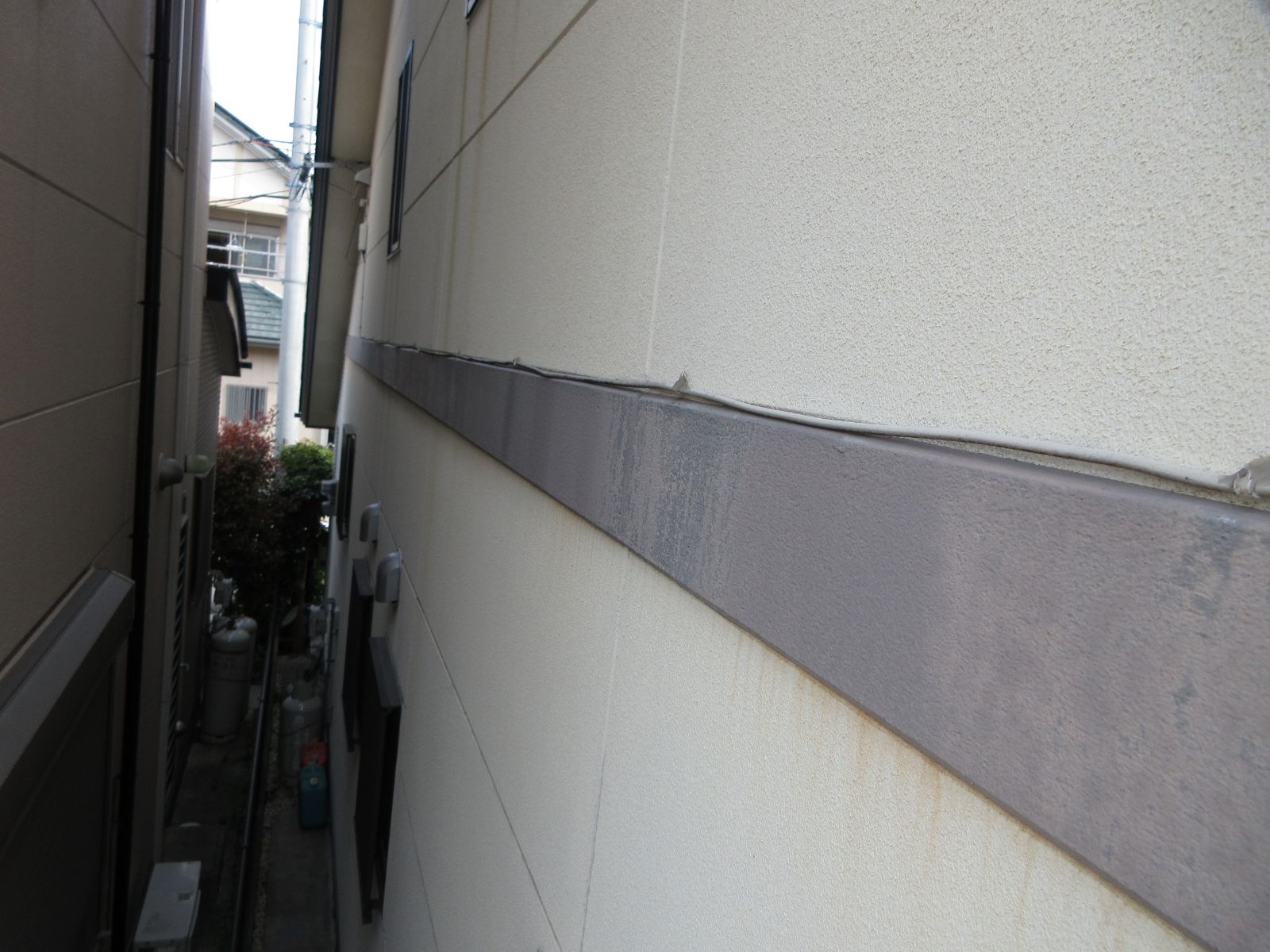 【和歌山市】K様邸<br>『ウッド調の玄関ドアが引き立つライトグレーの外壁でナチュラルな印象の仕上がりに…✧₊°』インテグラルコート塗布9