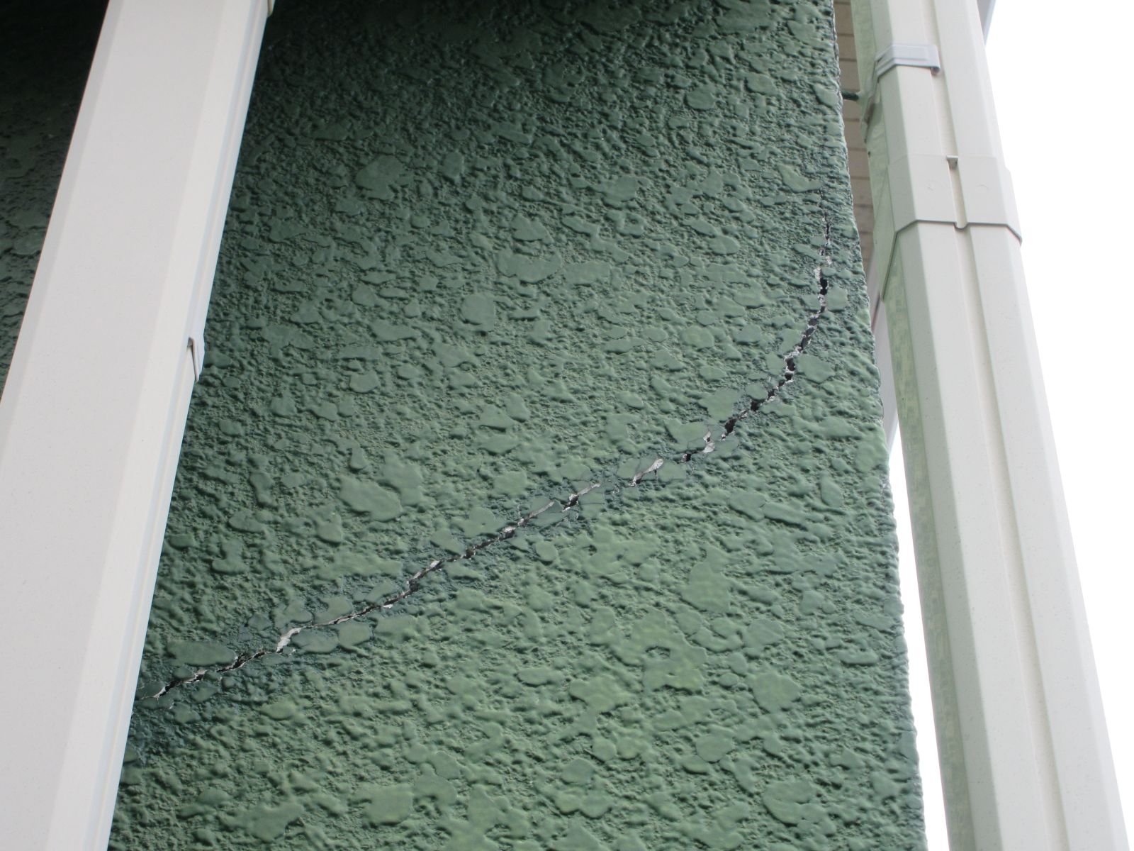 【和歌山市】O様邸<br>『ダークグリーンの外壁にホワイトの付帯部が輝く上品な仕上がりに…✧₊°』　インテグラルコート塗布3