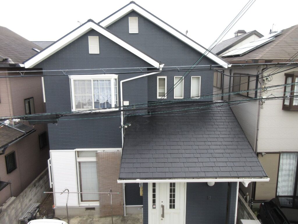 【和歌山市】　K様邸<br>『印象をガラリとチェンジしたライトグレーの外壁に耐候色のブラックの屋根で仕上げたおしゃれなお家に….°˖✧*✧˖°』2