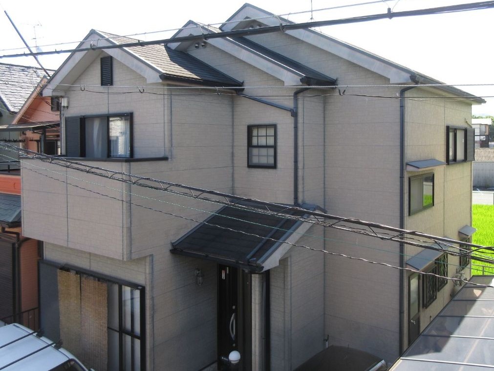 【岸和田市】　K様邸<br>『クリームの外壁にワインレッドの屋根が映える上品に輝くお家に…°˖✧*✧˖°』　インテグラルコート塗布1