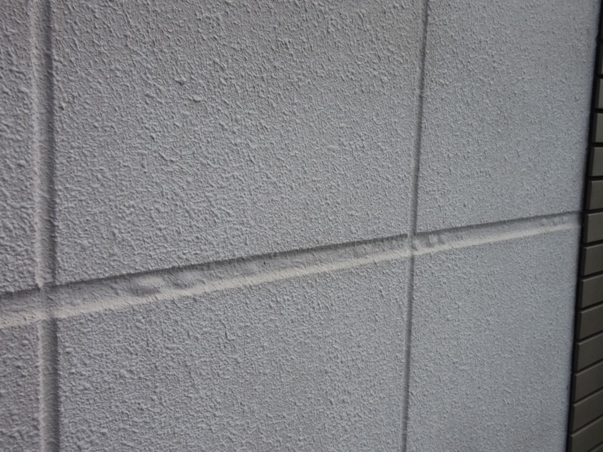 【和歌山市】　K様邸<br>『ホワイトの外壁にブラックの付帯部が引き立つスタイリッシュな新築のような仕上がりに…˖✧』3