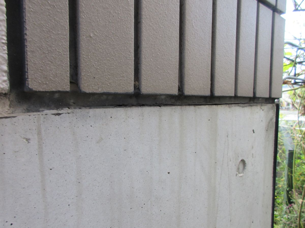 【和歌山市】　K様邸<br>『ホワイトの外壁にブラックの付帯部が引き立つスタイリッシュな新築のような仕上がりに…˖✧』13