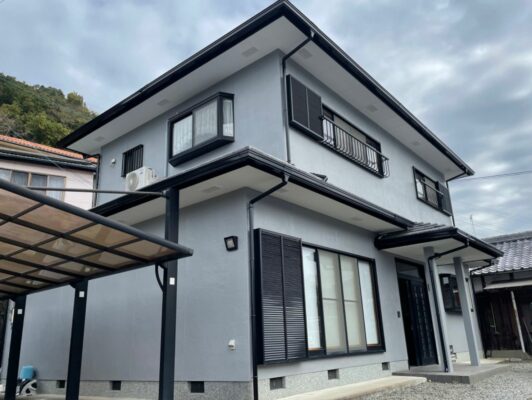 【海草郡】　N様邸<br>『シックな雰囲気のライトグレーの外壁がブラックの付帯部に似合う素敵なお家に…✧』