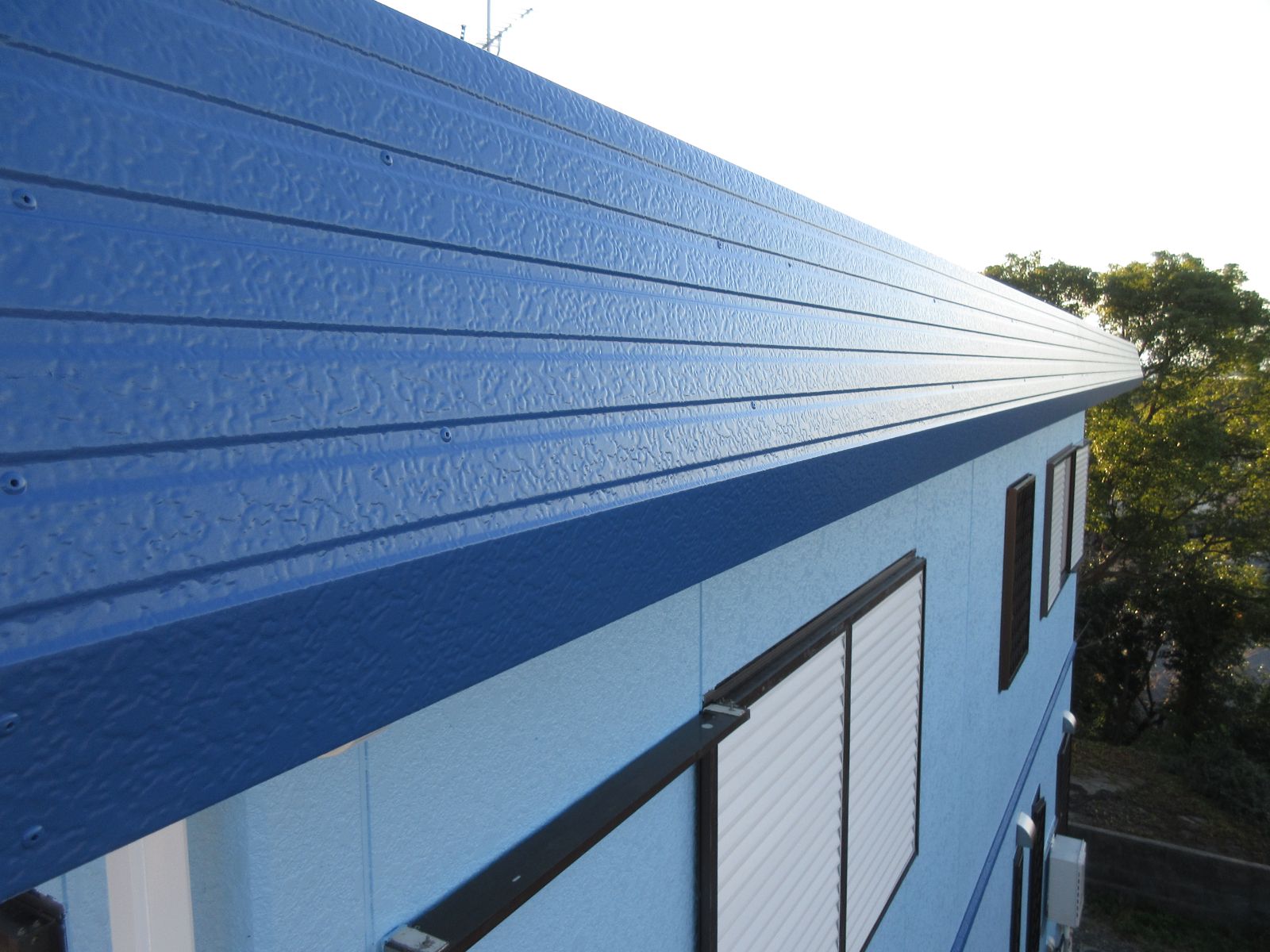【大阪府】　S様邸<br>『青空に溶け込むスカイブルーの外壁にハンターグリーンの屋根で明るい雰囲気のお家に…✧』6