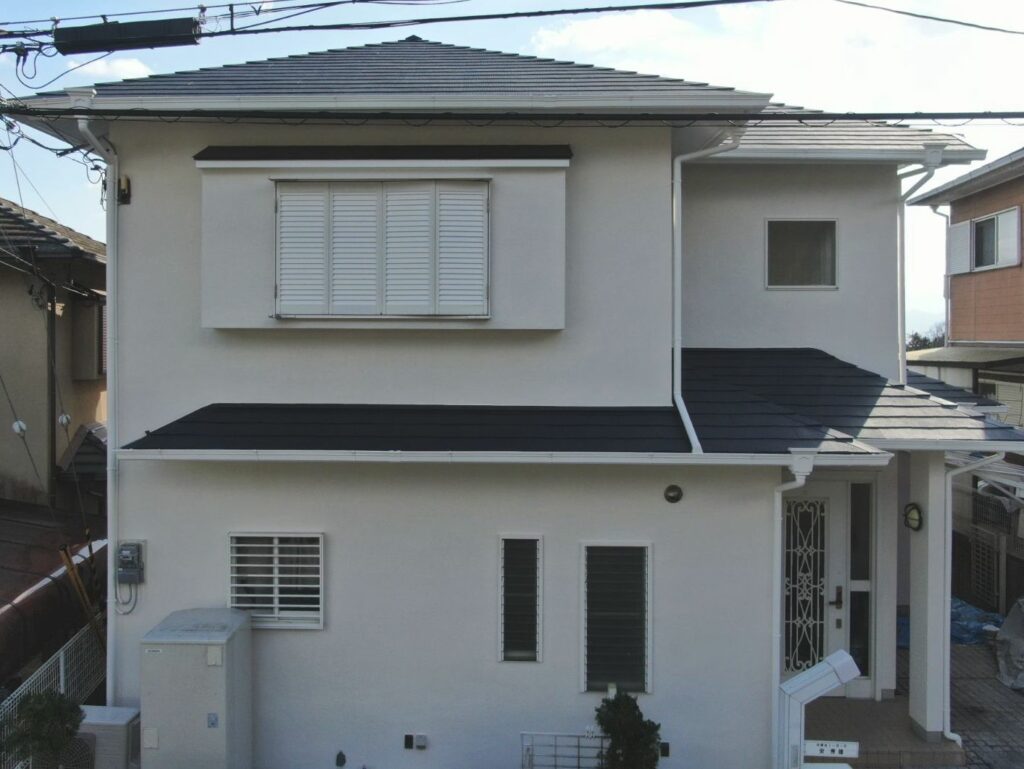 【橋本市】　Y様邸<br>『グレーのスレート屋根が引き立つ落ち着いたクリームの外壁で新築の様な仕上がりに…✧』2
