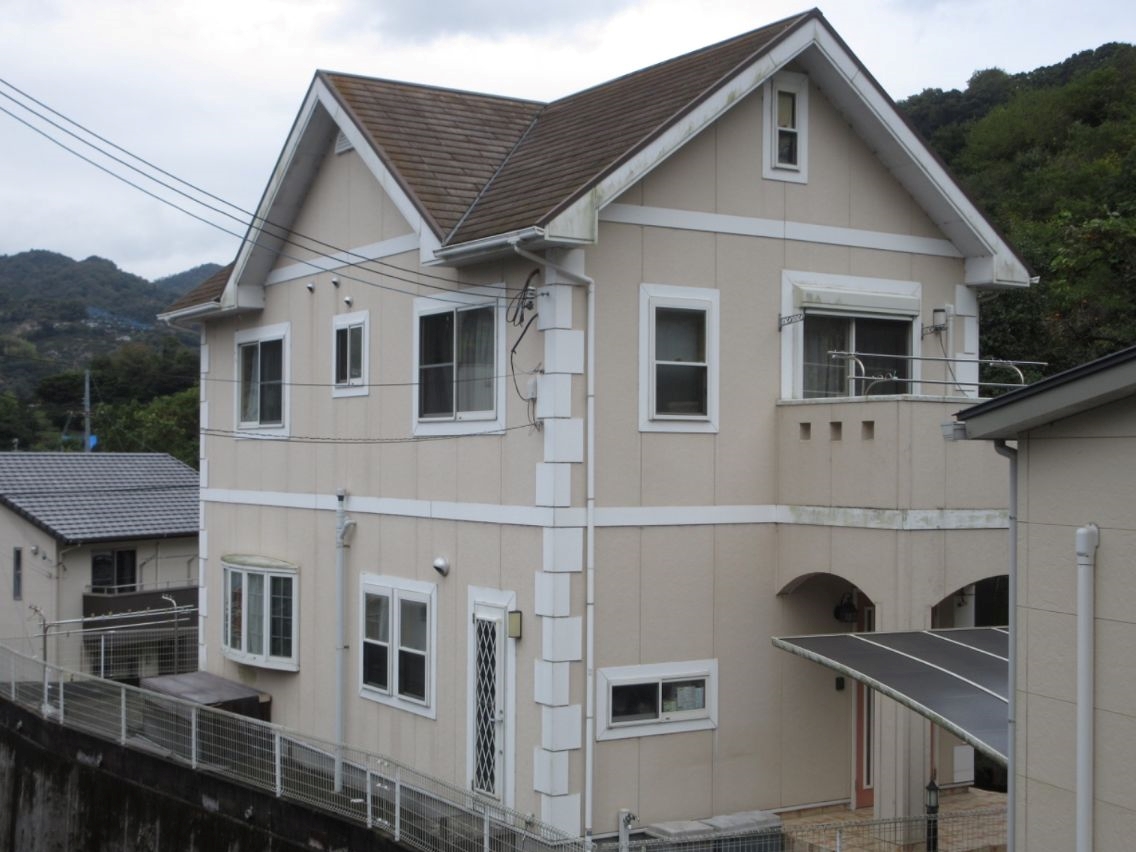 【海南市】 O様邸<br>『住宅のデザインを活かしたベージュの外壁でおしゃれな洗練された仕上がりに…˖✧』1
