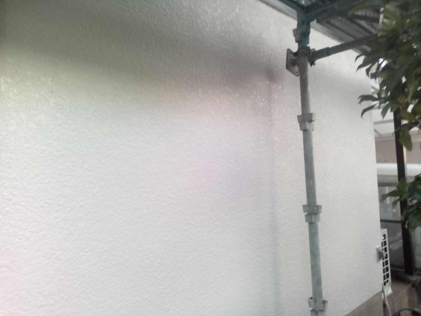 【和歌山市】　K様邸<br>『ホワイトの外壁にダークグレーのラインが引き立つシックな仕上がりのお家に…✧』　インテグラルコート塗布6