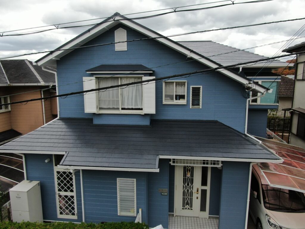 【橋本市】 H様邸<br>『ヒヤシンスブルーの外壁にホワイトの窓枠が映える素敵なお家に✧』 インテグラルコート塗布2