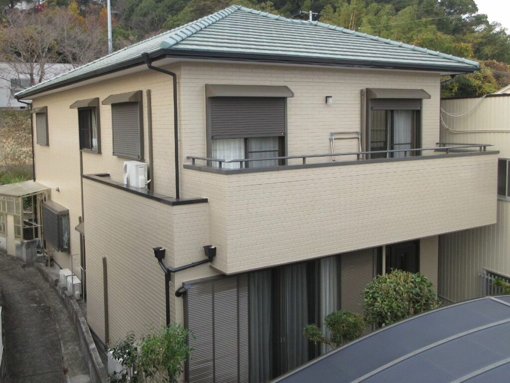 【和歌山市】　M様邸<br>『重厚感あるベージュの外壁に落ち着いたブラウンの付帯部が素敵な仕上がりに…』インテグラルコート塗布2