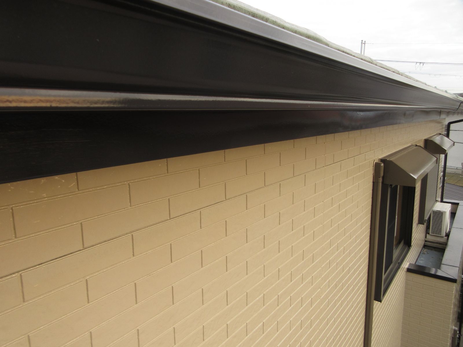 【和歌山市】　M様邸<br>『重厚感あるベージュの外壁に落ち着いたブラウンの付帯部が素敵な仕上がりに…』インテグラルコート塗布10