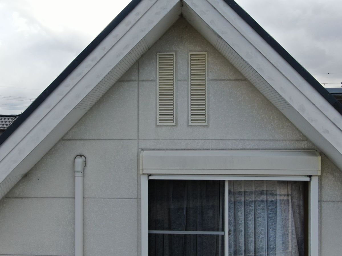 【岩出市】　I様邸<br>『ライトグレーの外壁にディープグレーの屋根が際立つ海外風の素敵なお家に…✧₊°』ウルトラTOP塗布9