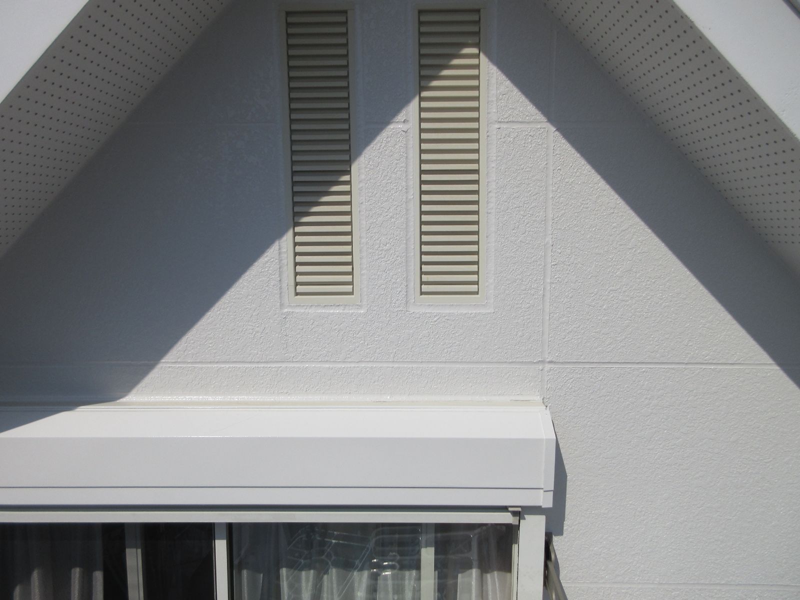 【岩出市】　I様邸<br>『ライトグレーの外壁にディープグレーの屋根が際立つ海外風の素敵なお家に…✧₊°』ウルトラTOP塗布10