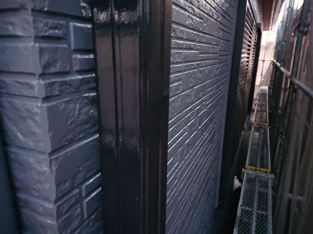 【海南市】　Ｍ様邸<br>　『ウッド調の軒天が映えるダークグレーの外壁で高級感溢れる素敵な仕上がりに…✧₊°』ウルトラTOP塗布16