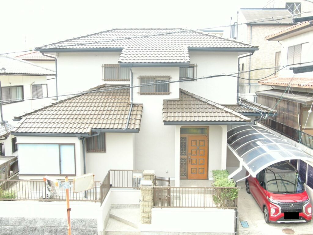 【和歌山市】　T様邸<br>『こだわりのダークグレージュで仕上げた屋根とグレージュの外壁がシックで素敵な仕上がりに…✧₊°』2