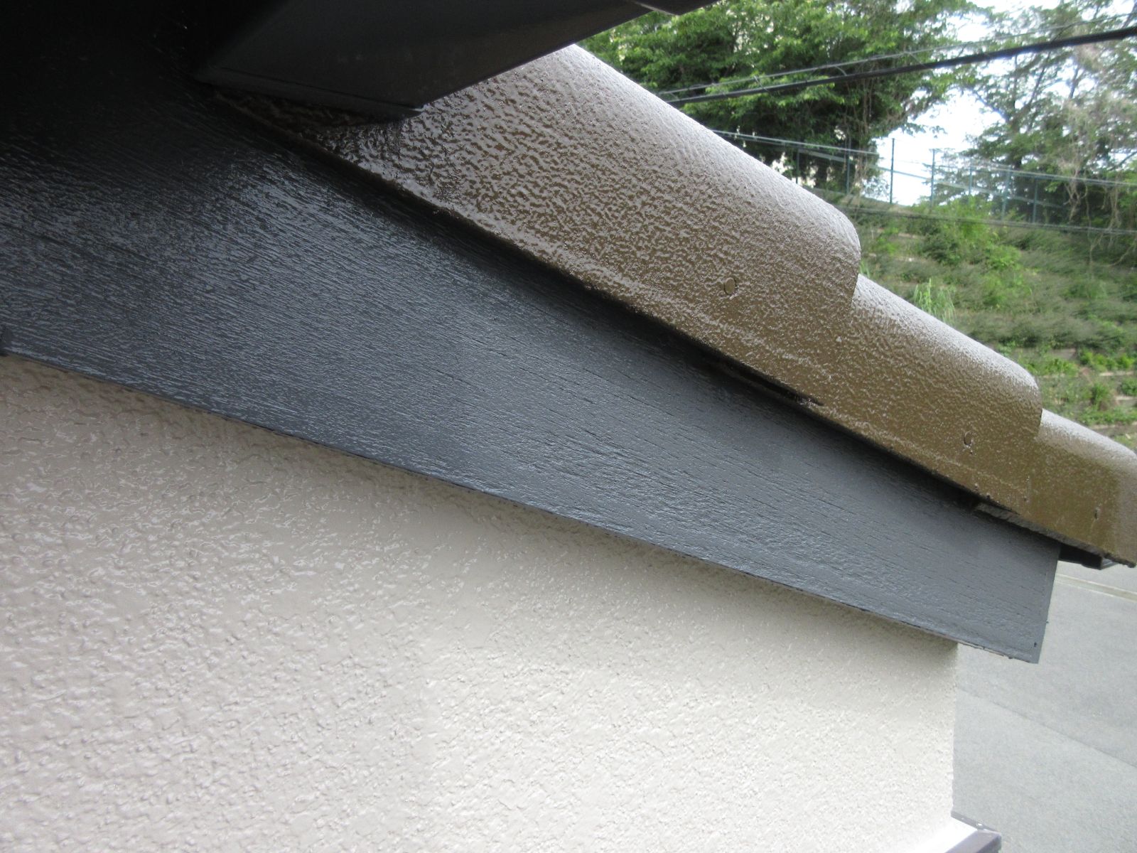 【和歌山市】　T様邸<br>『こだわりのダークグレージュで仕上げた屋根とグレージュの外壁がシックで素敵な仕上がりに…✧₊°』12