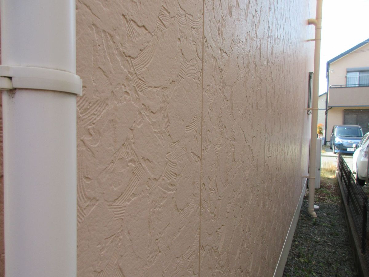 【和歌山市】　O様邸<br>『ガーネットの外壁にホワイトの付帯部が輝く重厚感ある仕上がりに…✧₊°』ウルトラTOP塗布3