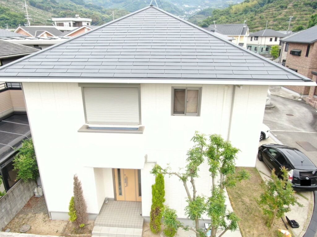 【海南市】 K様邸<br>『模様が際立つクリームホワイトの外壁にディープグレーの屋根が素敵な仕上がりのお家に…✧₊°』2