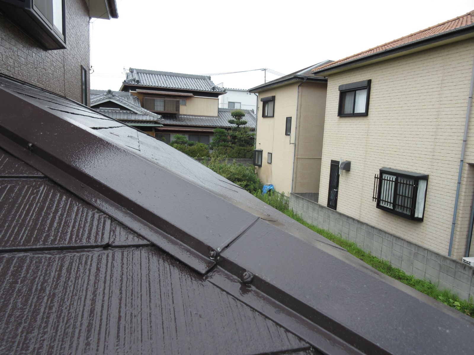 【御坊市】 H様邸<br>『ダークチョコレートの屋根にセピアブラウンの外壁が素敵な仕上がりに…✧₊°』12