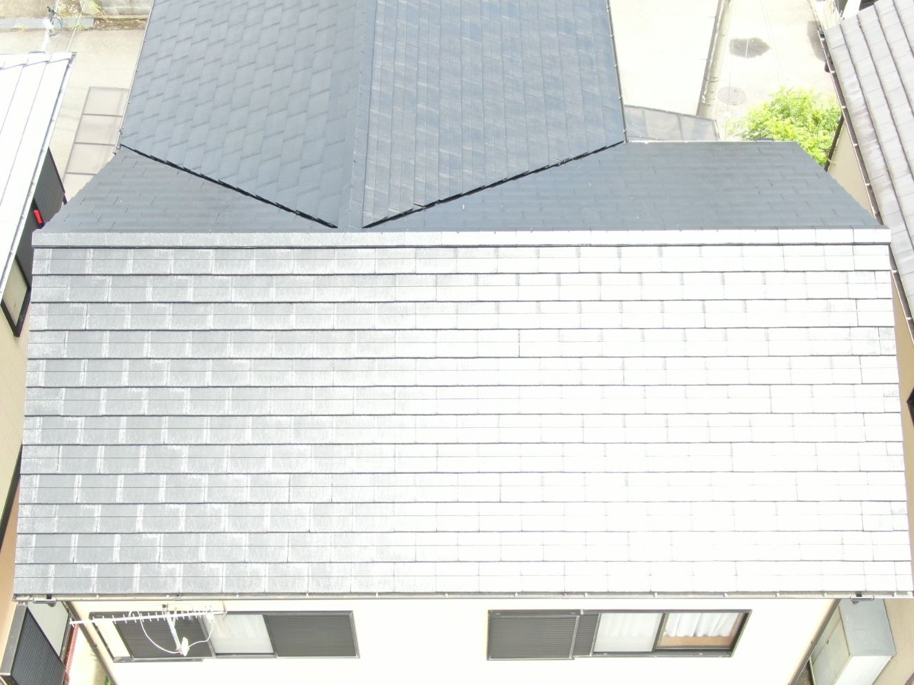 【紀の川市】　J様邸<br>『シトラスクリームの外壁にブラックの屋根が引き締まった印象の素敵な仕上がりに…✧₊°』4