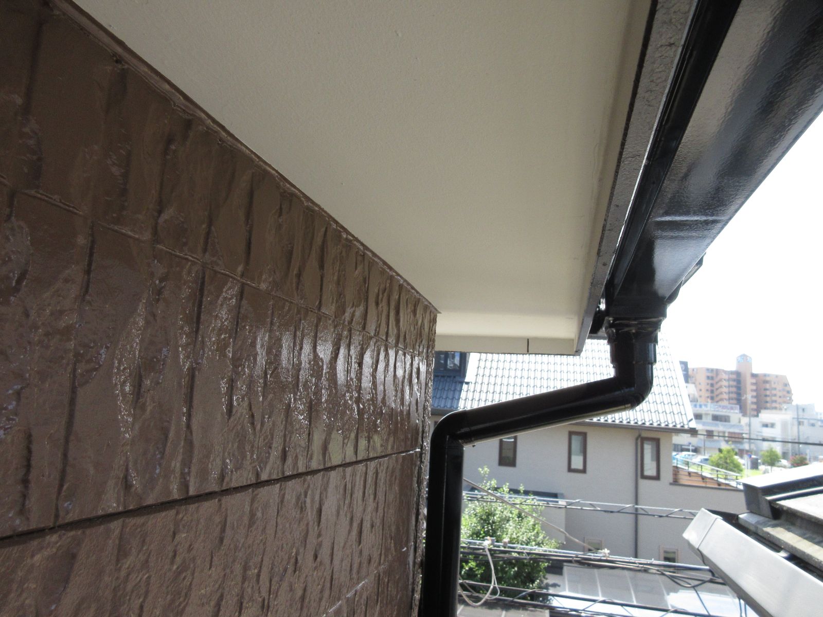 【和歌山市】　T様邸<br>『ブラウンの外壁にブラックの屋根が重厚感溢れる素敵な仕上がりに…✧₊°』10