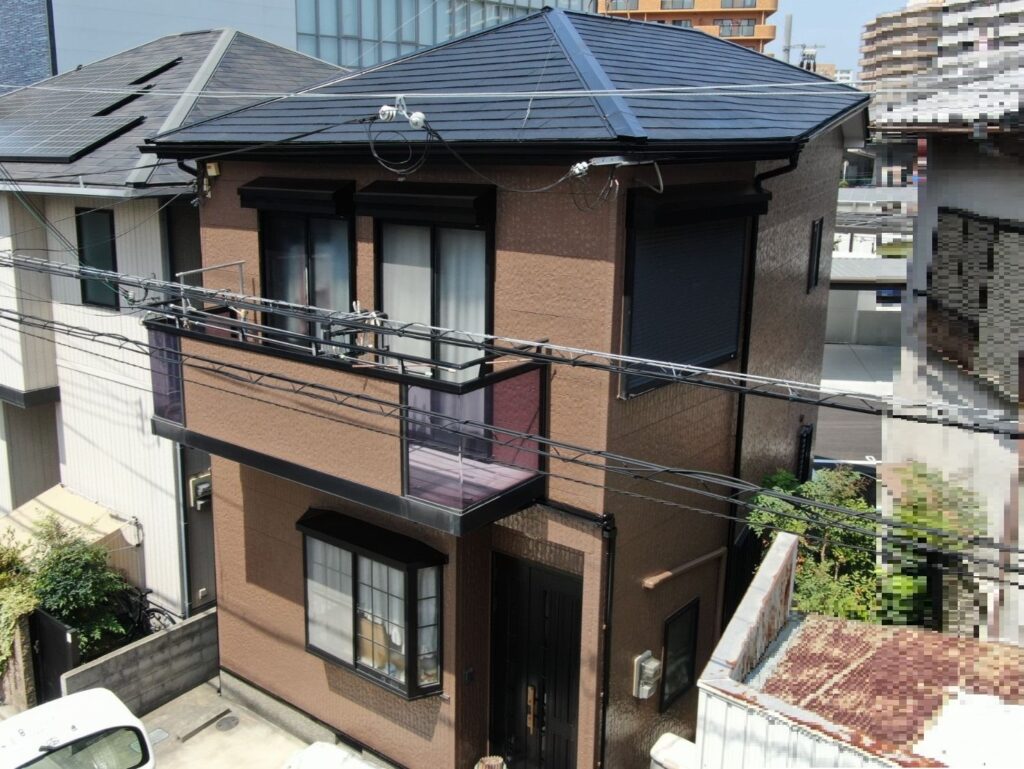【和歌山市】　T様邸<br>『ブラウンの外壁にブラックの屋根が重厚感溢れる素敵な仕上がりに…✧₊°』2