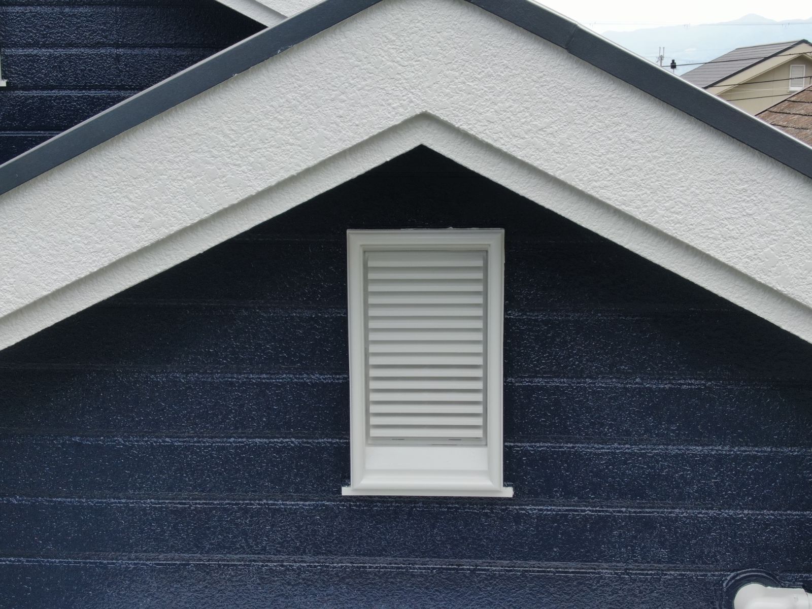 【岩出市】　H様邸<br>『ネイビーブルーの外壁にダークグレーの屋根が重厚感溢れる素敵な仕上がりに…✧₊°』ウルトラTOP塗布10