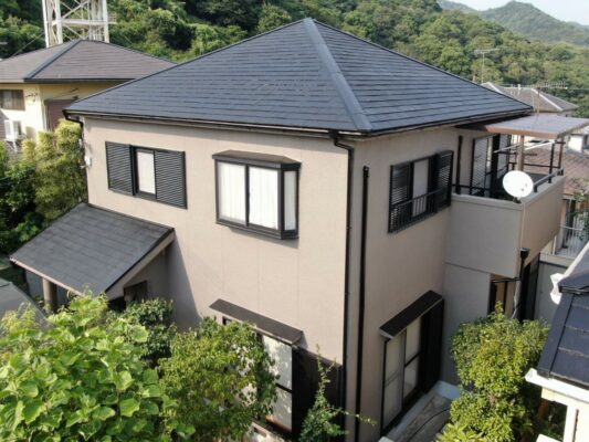 【和歌山市】O様邸<br>『モスグレージュの外壁にブラックの屋根が、落ち着いた印象となる素敵な仕上がりに…✧₊°』