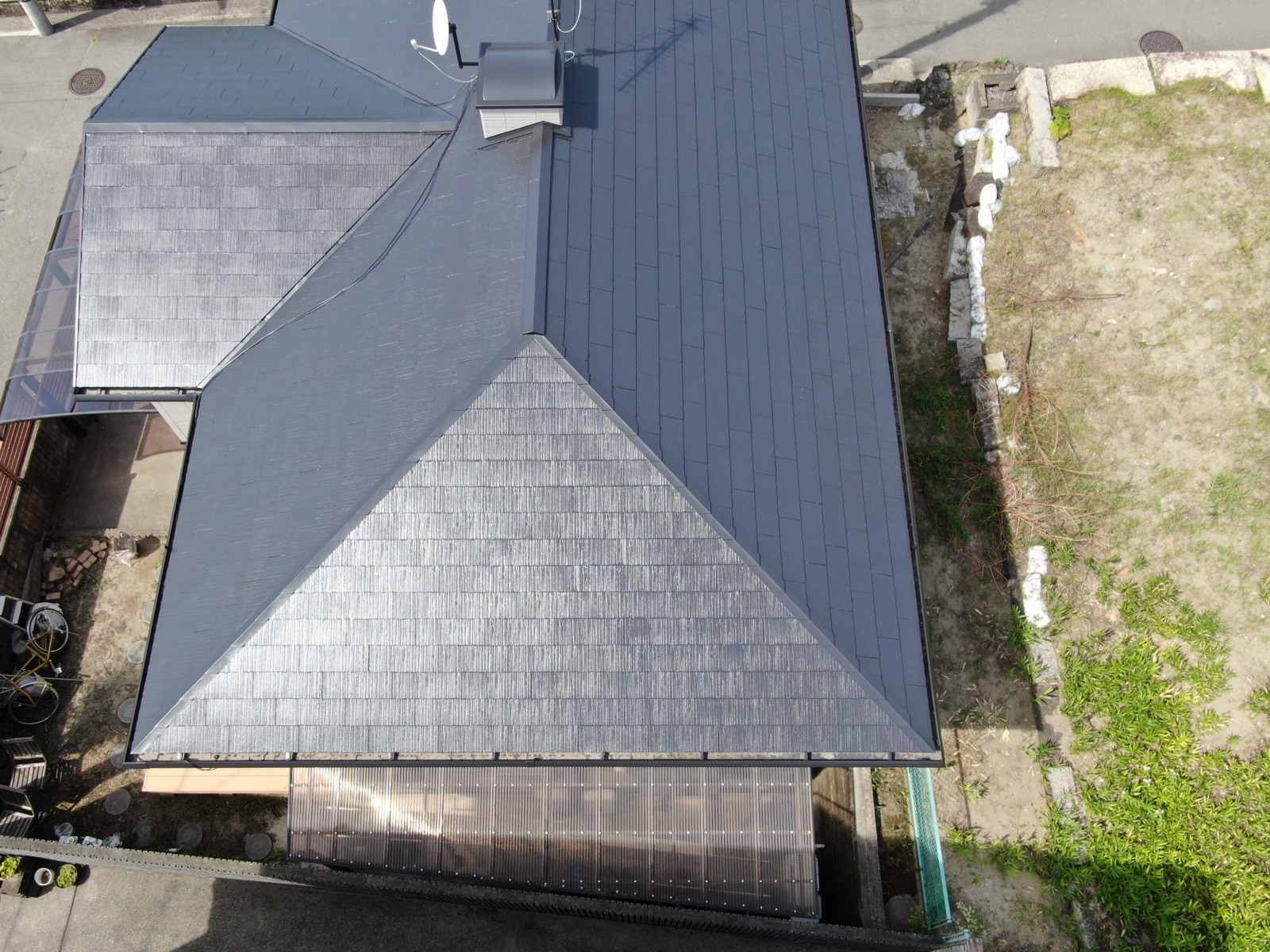 【和歌山市】　I様邸<br>『グレージュカラーで合わせた外壁にダークグレーの屋根が重厚感溢れる素敵な仕上がりに…✧₊°』6
