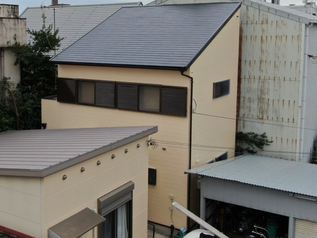 【和歌山市】　S様邸<br>『フレッシュベージュの外壁とダークグレーの屋根がおしゃれで素敵な仕上がりに…✧₊°』2