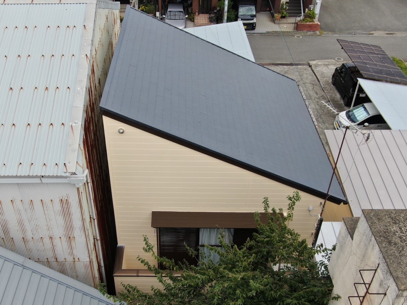 【和歌山市】　S様邸<br>『フレッシュベージュの外壁とダークグレーの屋根がおしゃれで素敵な仕上がりに…✧₊°』4