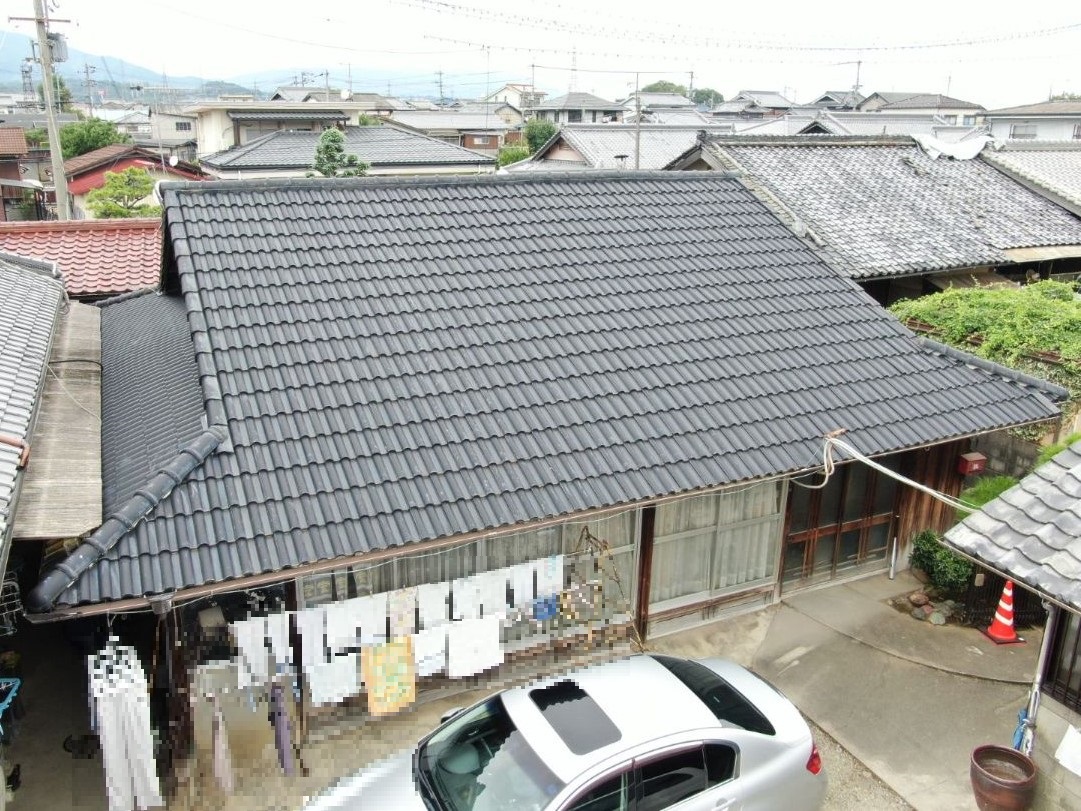 【橋本市】　H様邸<br>『耐久性抜群の外壁カバー工法とブラックの屋根が重厚感溢れる素敵な仕上がりに…✧₊°』1