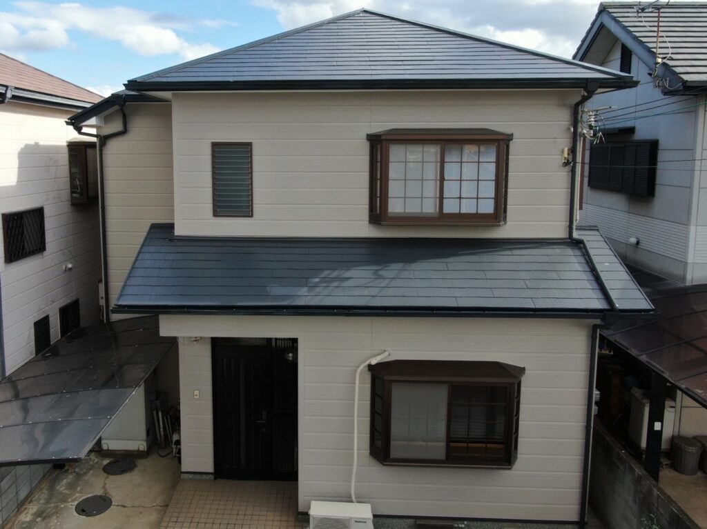 【和歌山市】　K様邸<br>『グレージュの外壁にダークグレーの屋根で落ち着いた雰囲気の素敵な仕上がりに…✧₊°』インテグラルコート塗布2