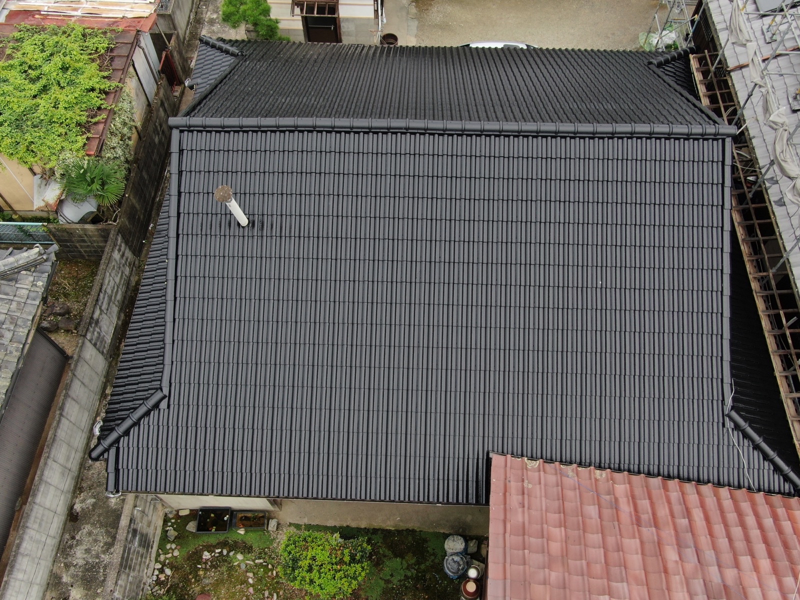 【橋本市】　H様邸<br>『耐久性抜群の外壁カバー工法とブラックの屋根が重厚感溢れる素敵な仕上がりに…✧₊°』10