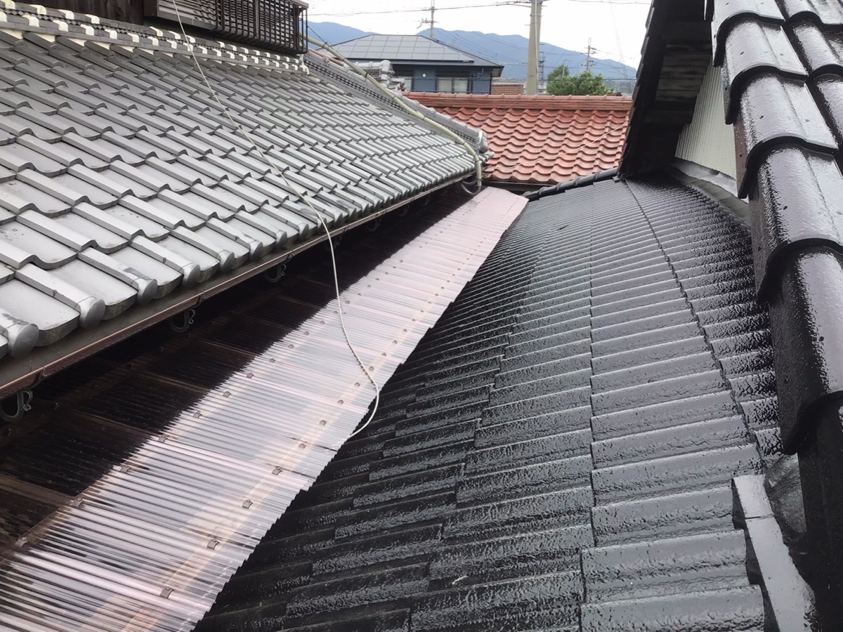 【橋本市】　H様邸<br>『耐久性抜群の外壁カバー工法とブラックの屋根が重厚感溢れる素敵な仕上がりに…✧₊°』20
