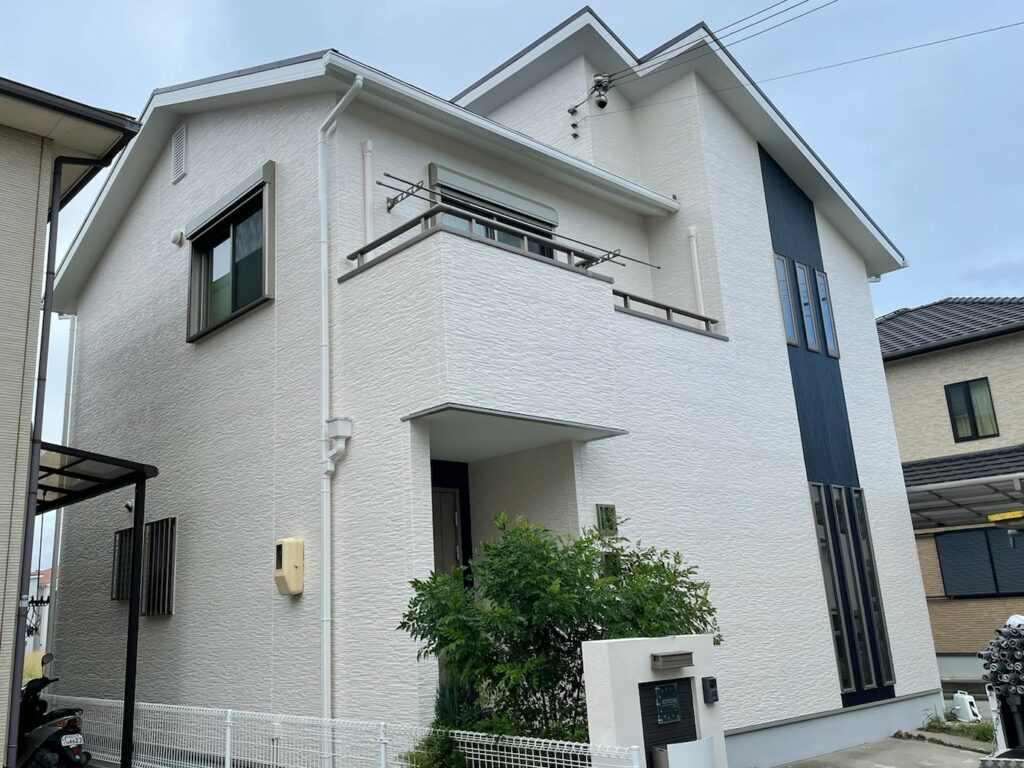 【和歌山市】　K様邸<br>『ネイビーブルーのアクセントが素敵な新築のような仕上がりに…✧₊°』2