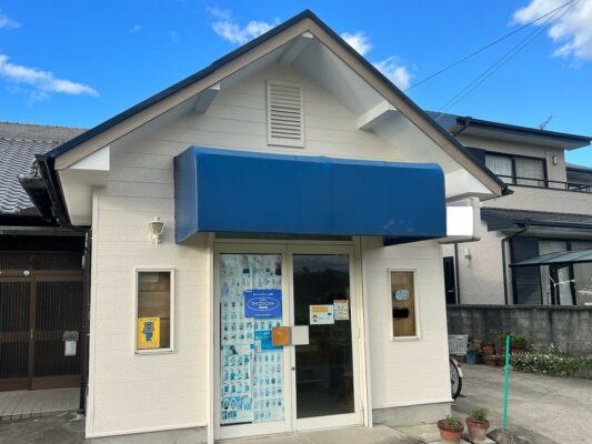 【岩出市】　T様邸<br>『グレージュの外壁にネイビーブルーの屋根がおしゃれな仕上がりに…✧₊°』