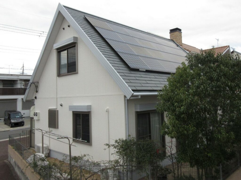 【和歌山市】　K様邸<br>『グレージュの外壁にグリーンの屋根が美しく新築のように素敵な仕上がりに…✧₊°』インテグラルコート塗布2