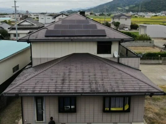 【和歌山市】　S様邸<br>『ベージュの外壁とマリンブルーの屋根がハイセンスで素敵な仕上がりに…✧₊°』ウルトラTOP塗布3