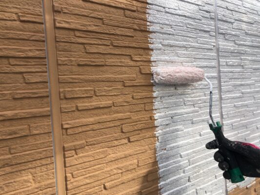 和歌山市密着の外壁塗装・屋根塗装専門店エースペイントの外壁の塗装　下塗り塗装