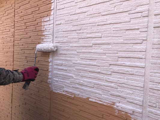 和歌山市密着の外壁塗装・屋根塗装専門店エースペイントの外壁の塗装　下塗り塗装