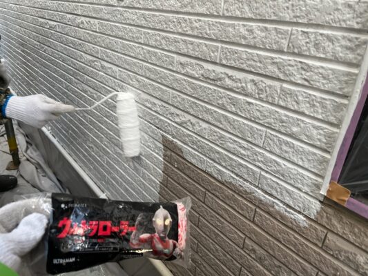 和歌山市密着の外壁塗装・屋根塗装専門店エースペイントの外壁の塗装　下塗り塗装　窯業系サイディングの塗装
