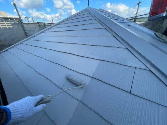 和歌山市密着の外壁塗装・屋根塗装専門店エースペイントの屋根の塗装　上塗り塗装